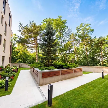Cozy Forrest-side 2br Walking Distance From Old Town - Free Parking & Patio