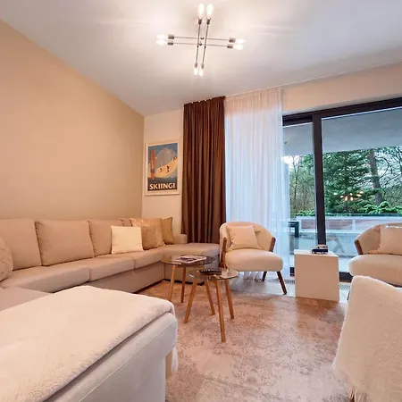 Cozy Forrest-side 2br Walking Distance From Old Town - Free Parking & Patio Braşov