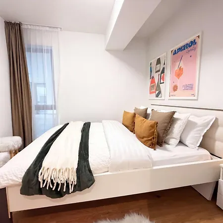 Cozy Forrest-side 2br Walking Distance From Old Town - Free Parking & Patio * Braşov
